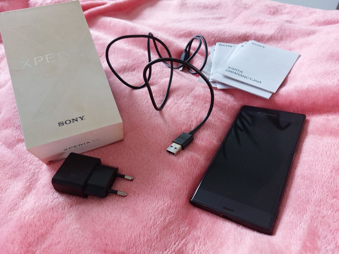 SONY XPERIA XZ czarny plus ładowarka
