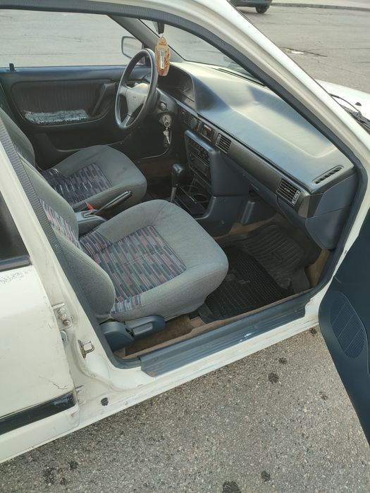 Мазда 323, 1990 год, 1.6, автомат