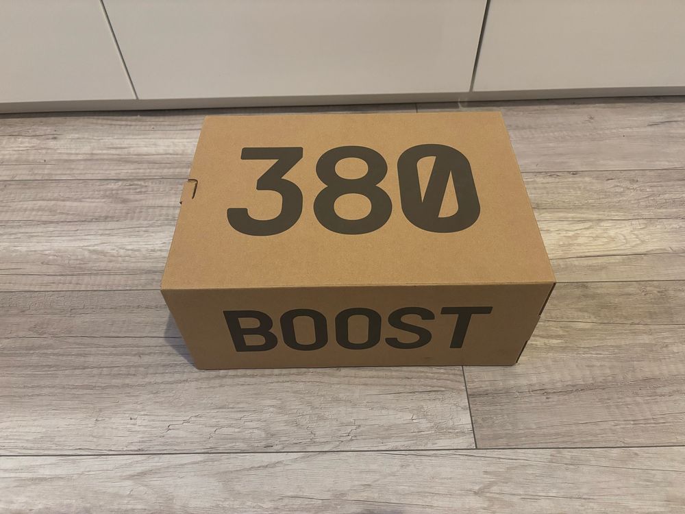Pudełko po butach yeezy boost 380 Azura
