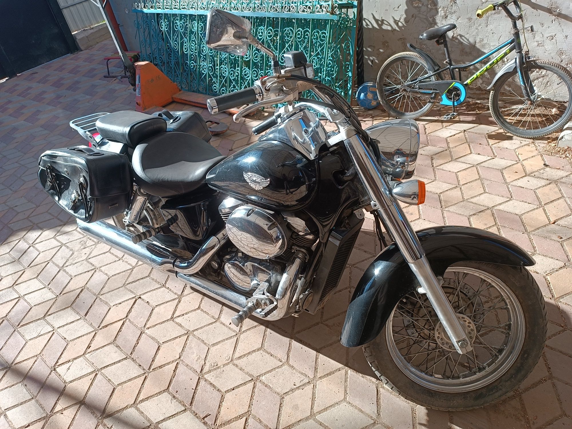 Продам honda shadow 400