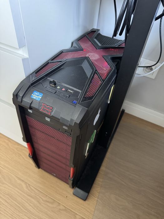 i7-3770k gigabyte radeon 7970 GHZ edition, 16GB DDR3, 128GB +2TB