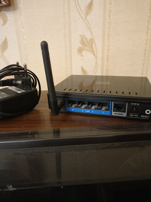 Беспроводные маршрутизаторы (роутер) 2 вида.