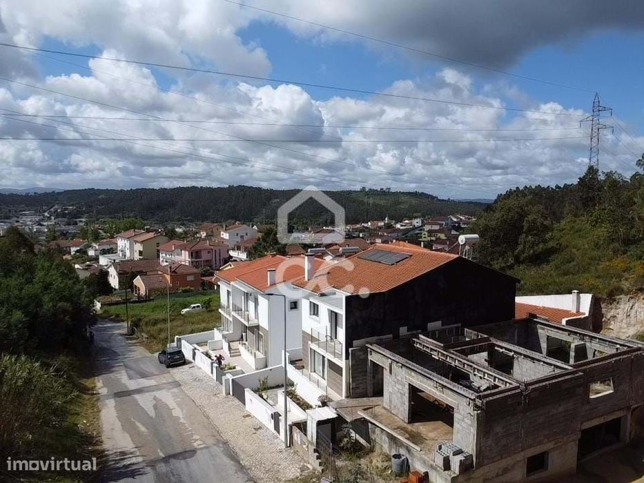 Lote de terreno com 575 m2, para construção de moradia em Antanhol.