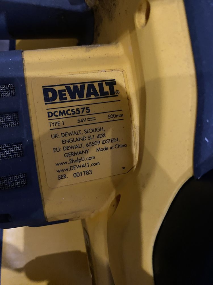 Piła akumulatorowa DEWALT DCMCS575N