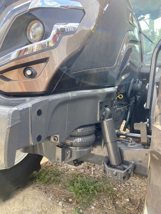 Трактор Valtra T235