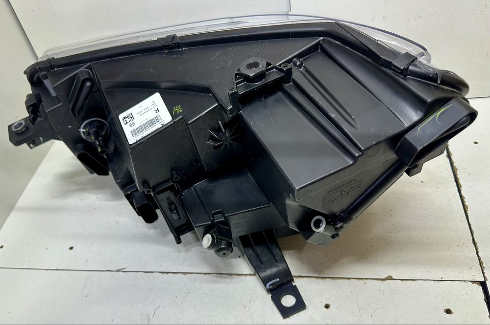 Фара правая Volkswagen Taos LED 2021 2022 2023 2GJ941036