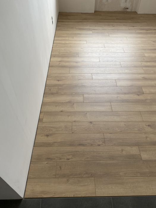 Укладка ламіната плінтусів паркетна дошка