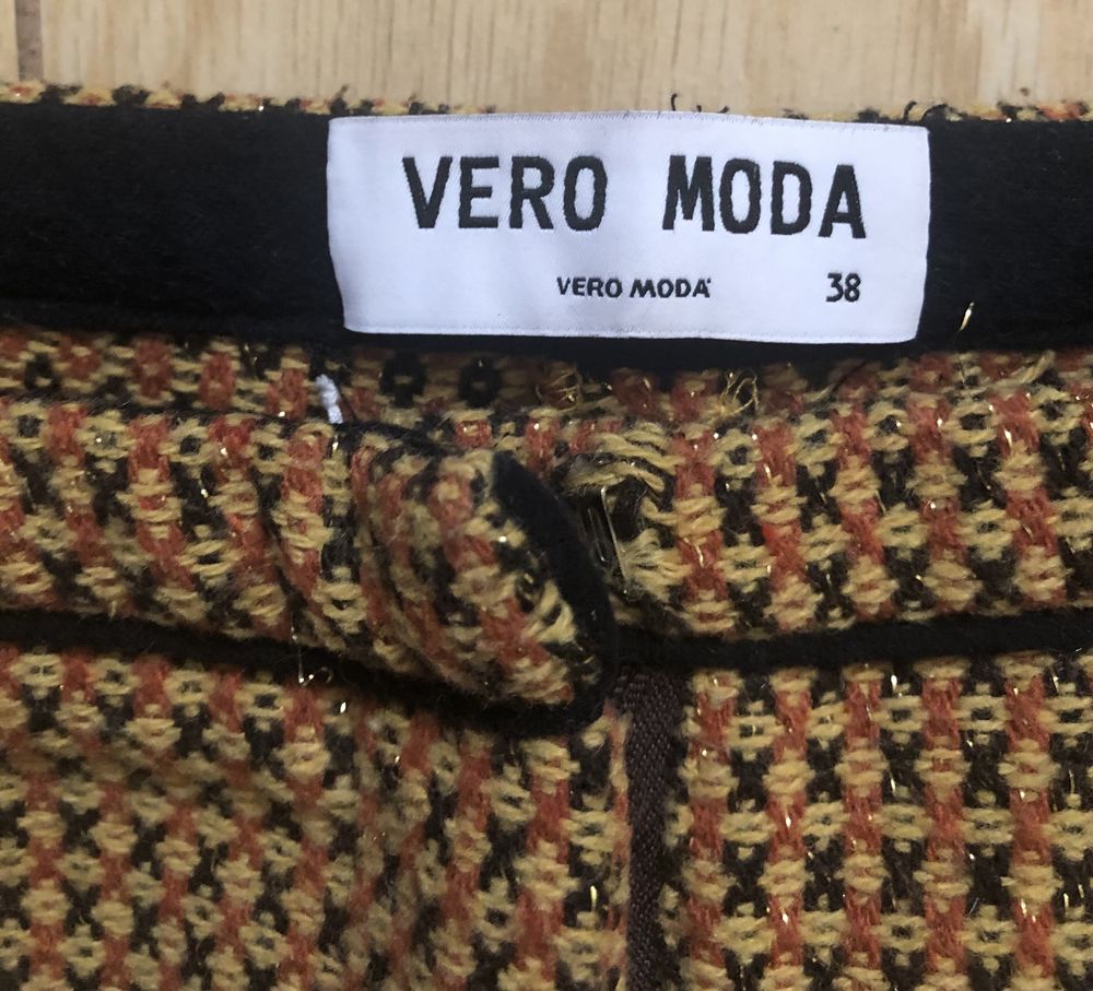 Ciepłe musztardowe spodnie Vero Moda 38