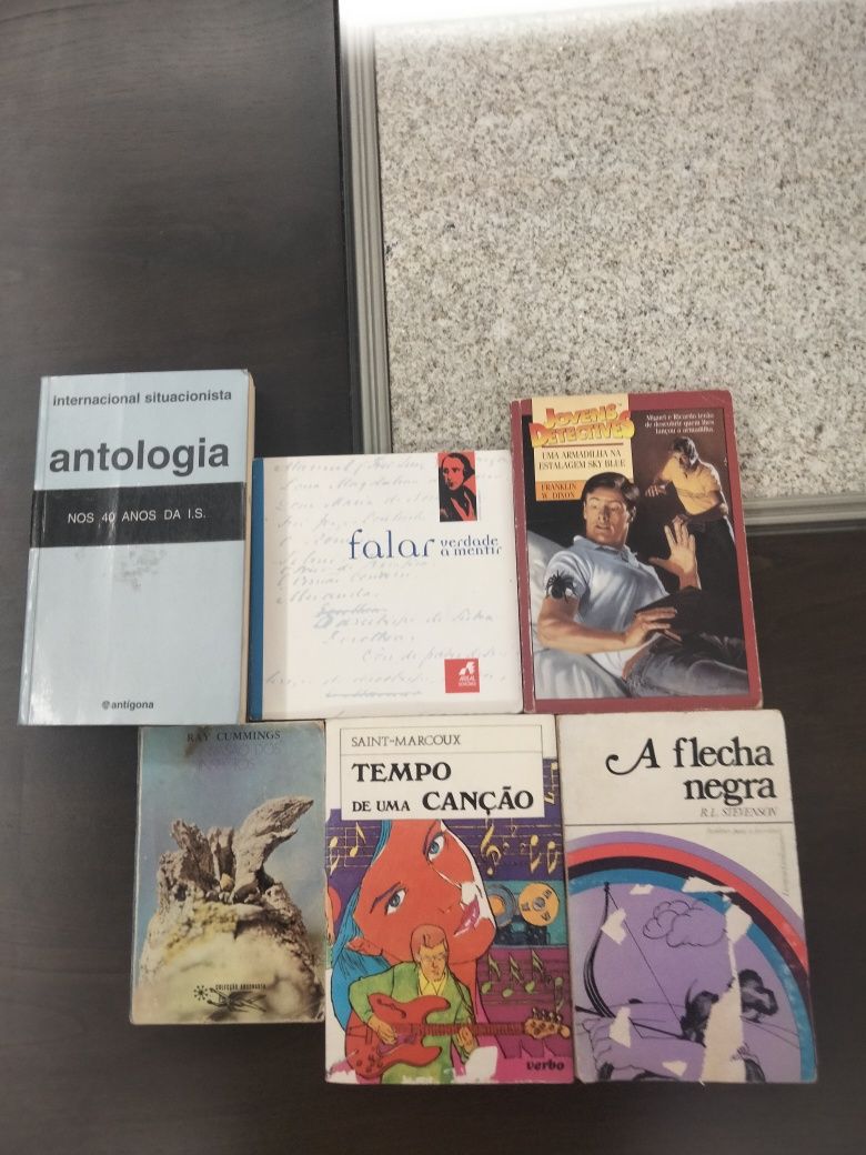 Vários livros usados