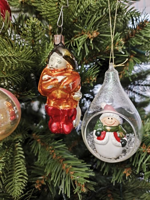 Скляні новорічні іграшки