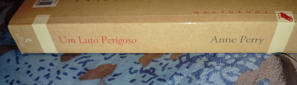 Livro Um Luto Perigoso Usado