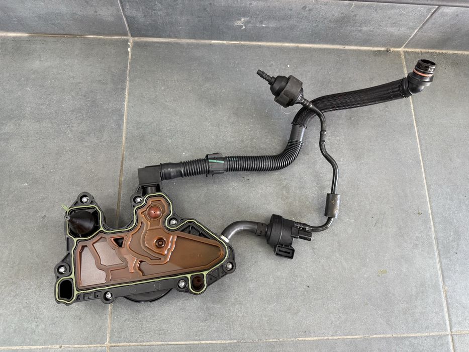 Сепаратор оливний Audi A4 B9 масловідділювач Ауді А4 Б9 КГВТ 2.0 tfsi