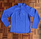 Camisola azul de desporto