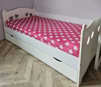 Łóżko z materacem, barierką i szufladą dla dziewczynki