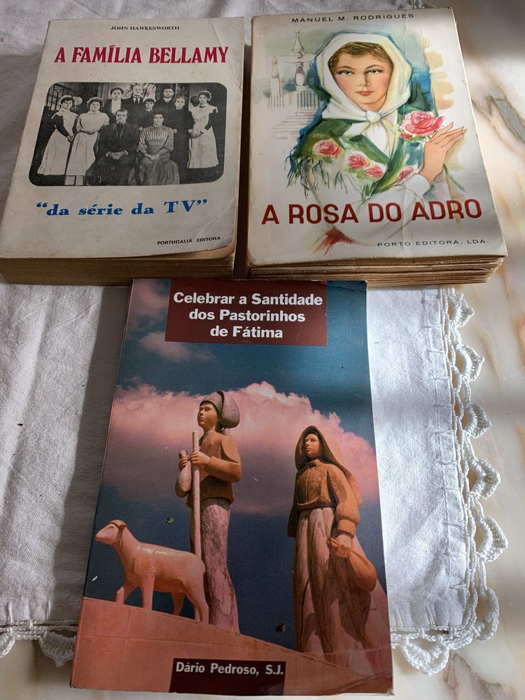 Livro de Nossa Senhora de Fatima e mais dois de contos