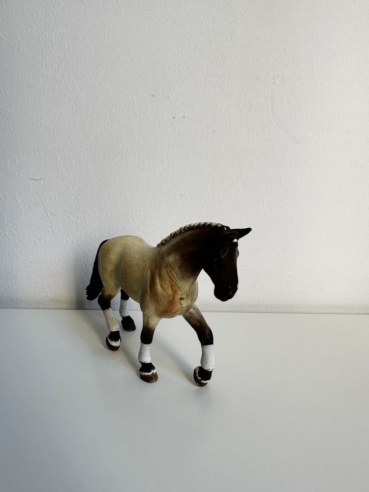 Custom wycofanej figurki konia Schleich. Idealny na prezent.