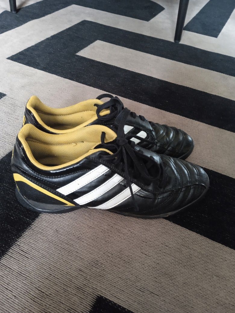 Buty chłopięce do piłki nożnej Adidas 38 2/3