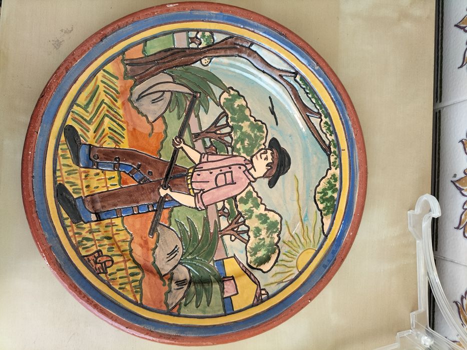 Pratos decorativos de barro pintados á mão