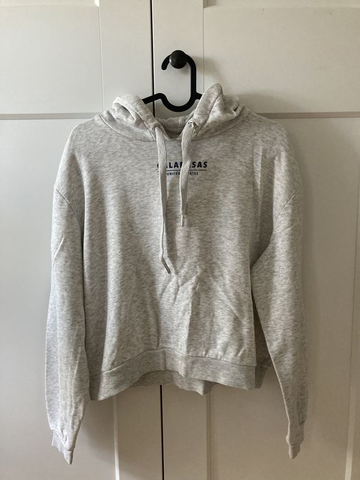 Krótka szara bluza z kapturem i nadrukiem Calabasas H&M