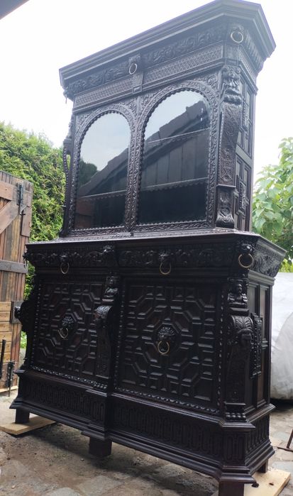 Unikalny antyczny kredens