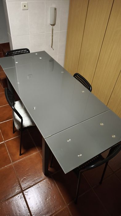Mesa de vidro extensível + 4 cadeiras