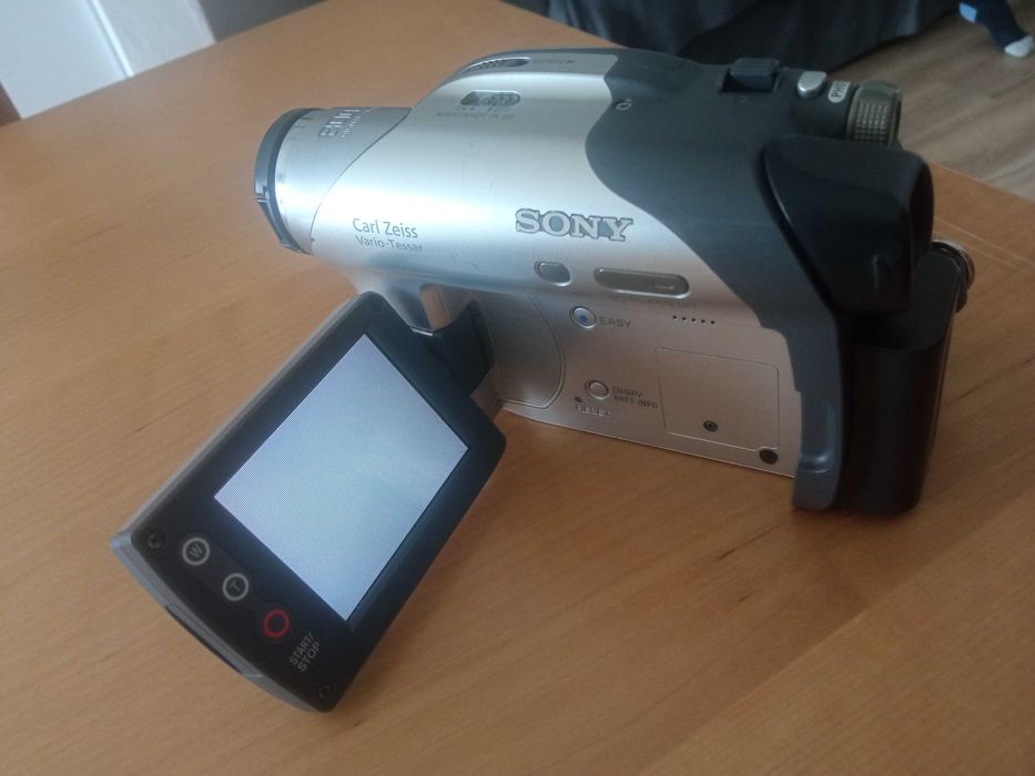 Camera Sony DCR-DVD105E e bateria para reparação