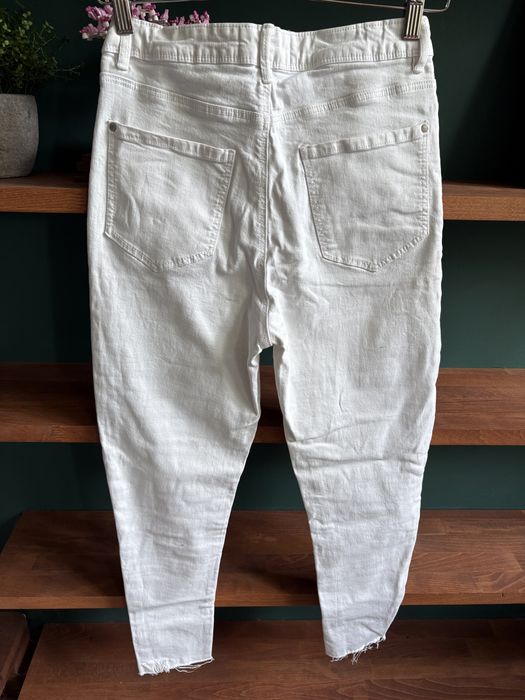 Jeansy białe dżinsy damskie skinny mom jeans Reserved S