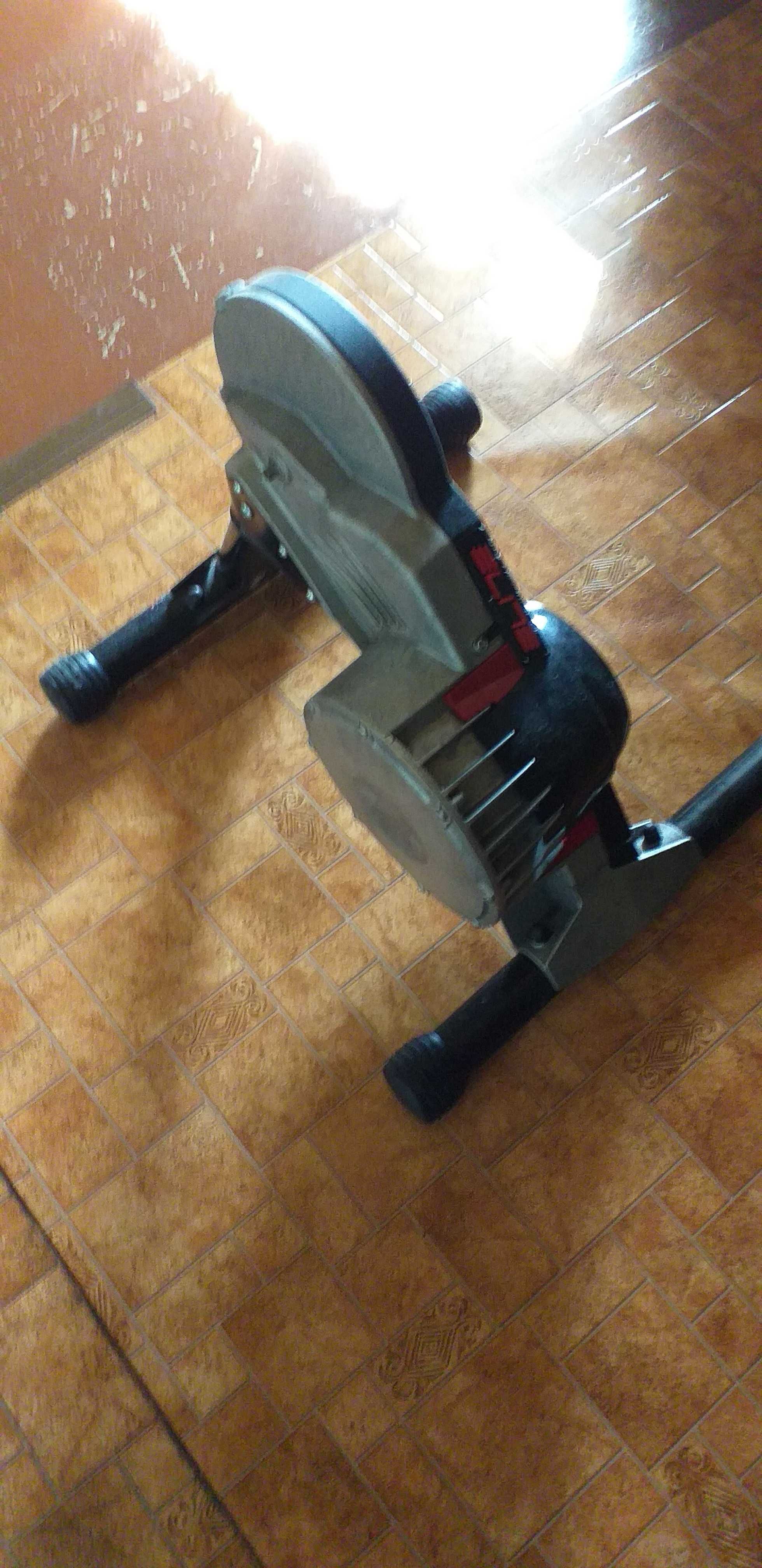 Trenazer rowerowy