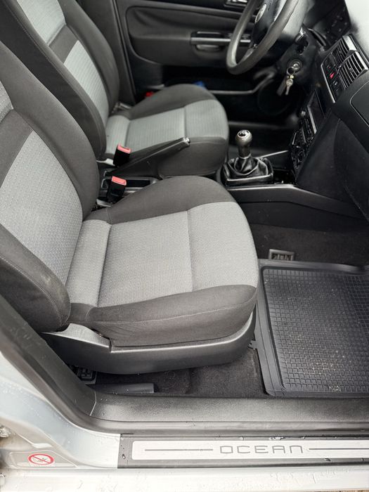 Volkswagen Golf  -2003 року