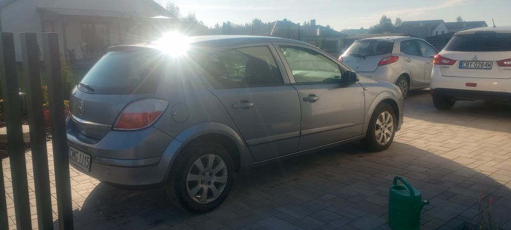 Opel Astra H hatchback 1.6 105 KM – 2005 r