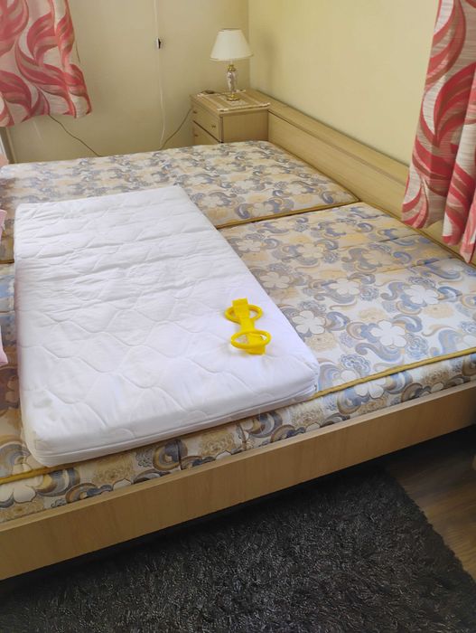 Turystyczne łózeczko dziecięce z materacem