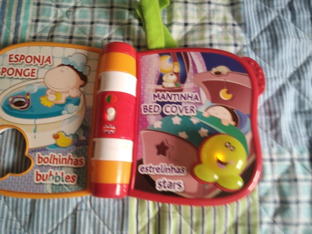 Brinquedos de bebê com luzes e música