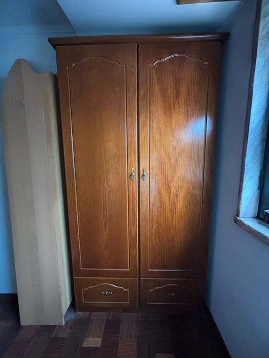 Roupeiro de madeira Pinho Mel