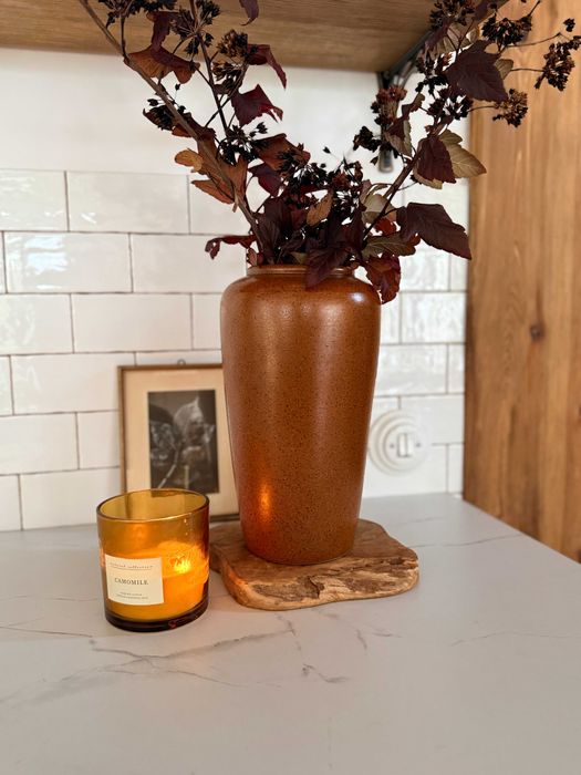 Elegancki,duży ceramiczny wazon w odcieniach brązu. Nakrapiany.