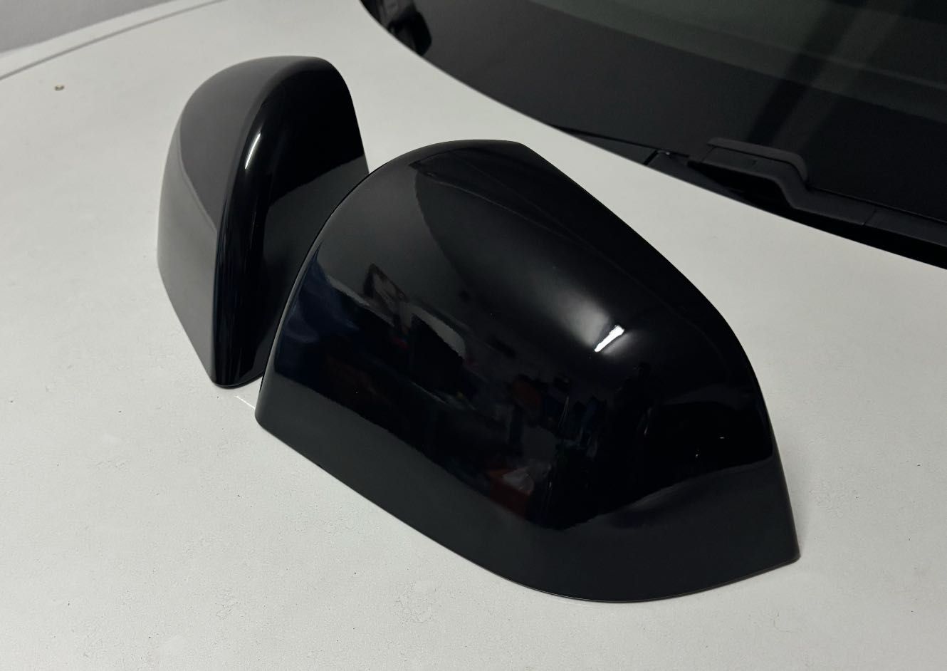 ** Oportunidade ** Capa Espelho Tesla Model Y | Preto Brilhante
