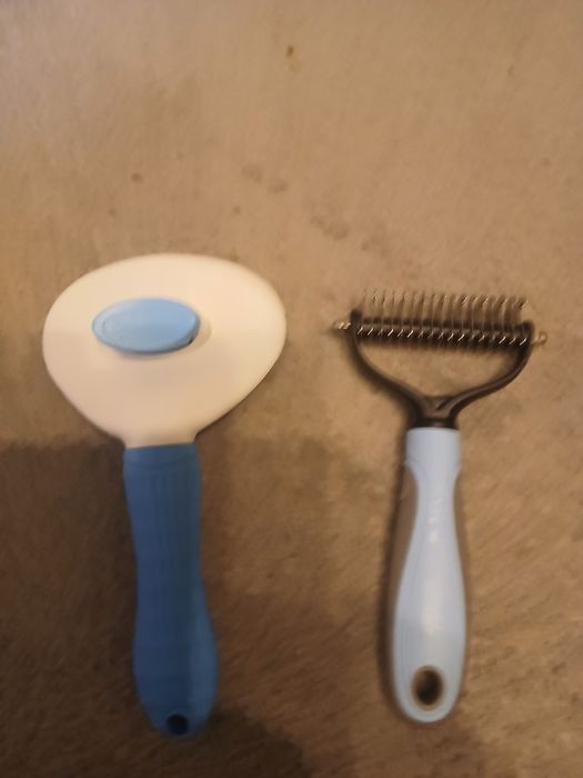 Szczotka zgrzebło dla psa nowe.