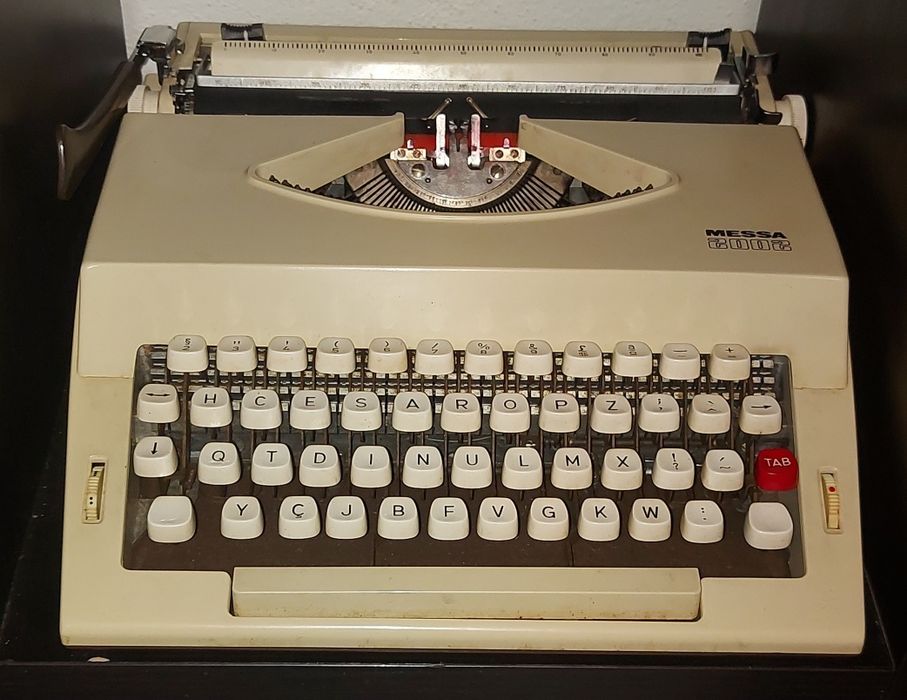 Máquina de Escrever MESSA 2002