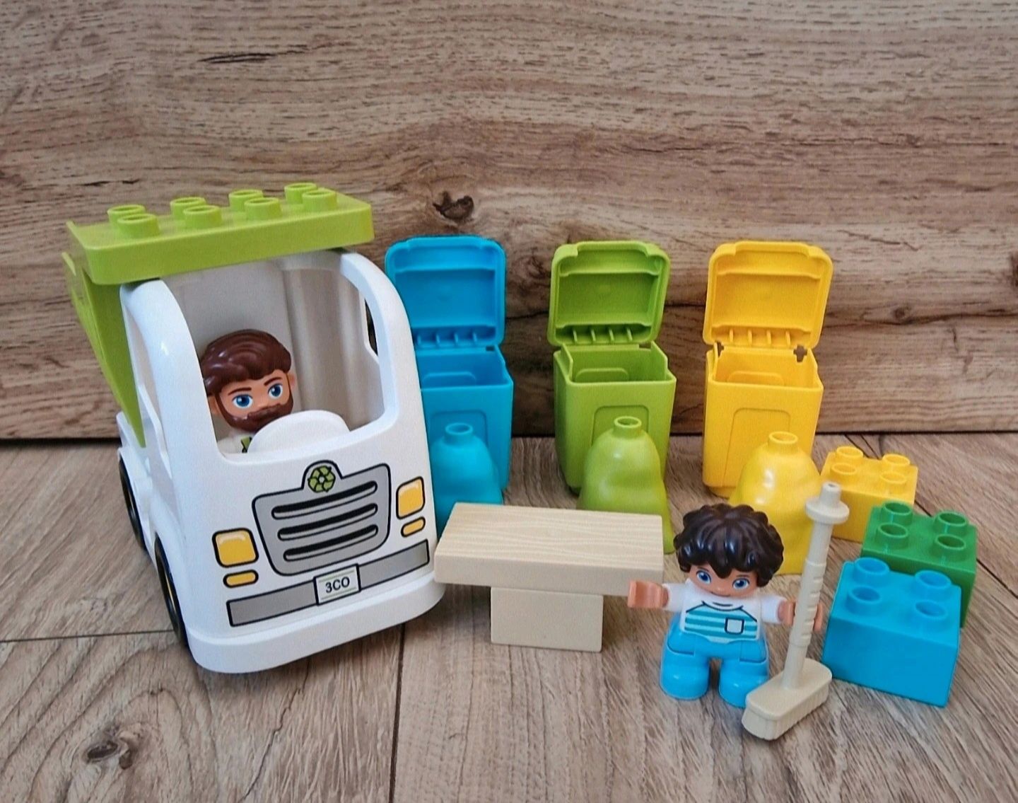 Zestaw klocków Lego Duplo Śmieciarka i Recykling 10945