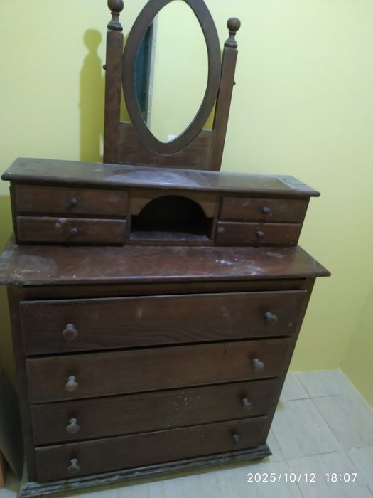 Cómoda com espelho