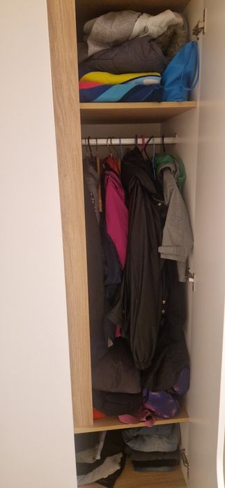 Łóżko piętrowe z biurkiem i szafą