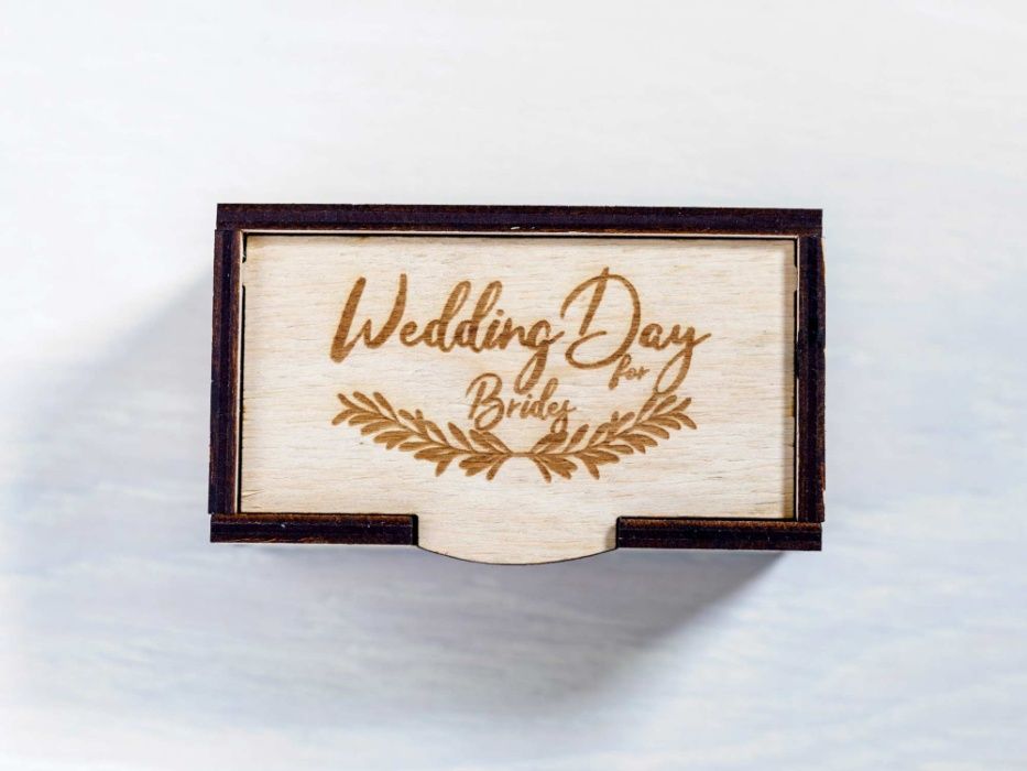 Коробочка для флешки з написом "Wedding Day" для фотографів на весілля