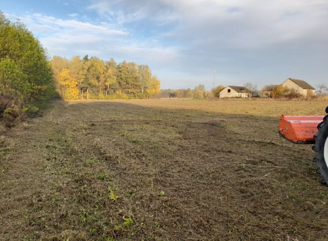 Koszenie zarośli działek usługi kosiarką bijakową nieużytki pola po ku