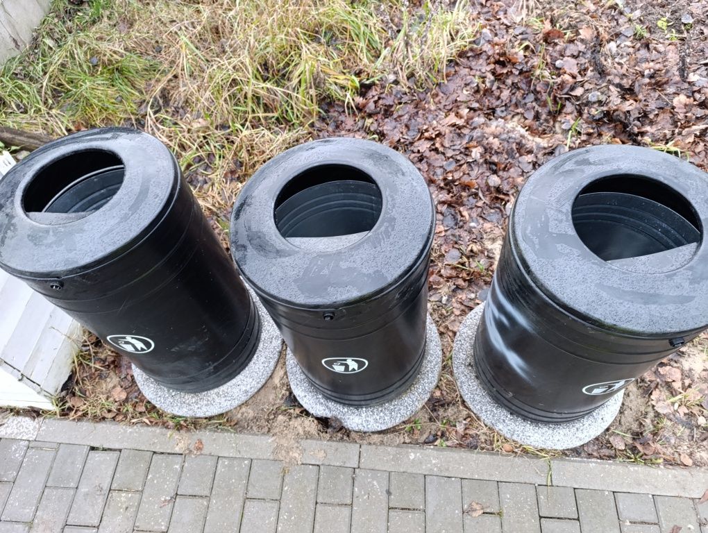 Kosze na śmieci z wyjmowanym środkiem. Zamykane na klucz
