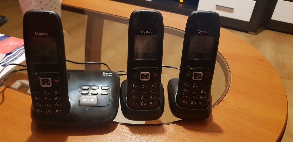 Telefony przenośne stacjonarne Gigaset A415 3 słuchawki. Domowy
