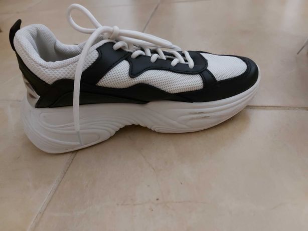 Buty sportowe czarno-białe