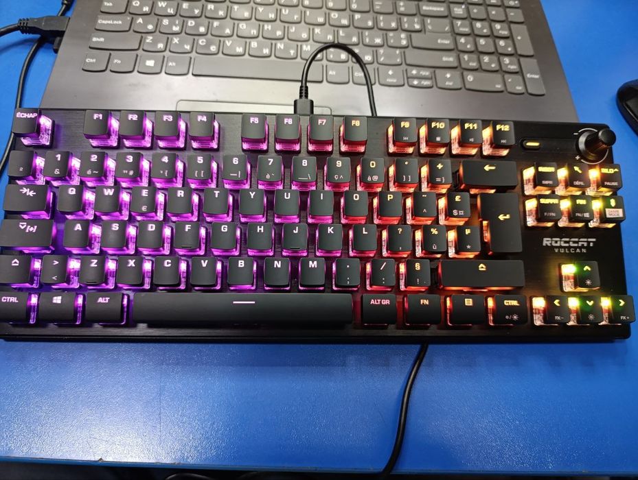 Roccat Vulcan TKL PRO, ігрова механічна клавіатура