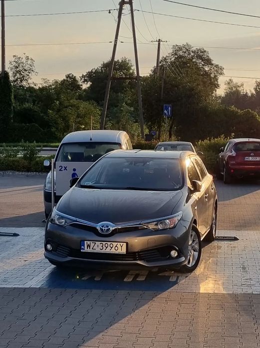 Toyota Auris Hybrid + LPG, salon Polska