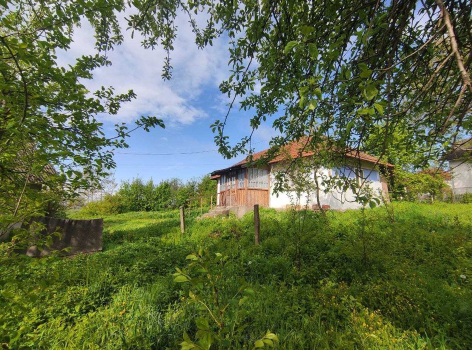 Продається одноповерховий будинок, жилий стан, біля Івано-Франківська.