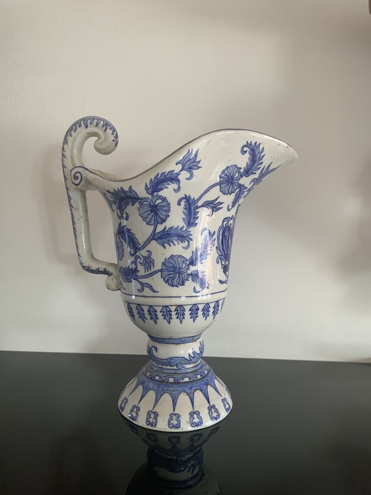 Pote porcelana azul e branco pintado à mão