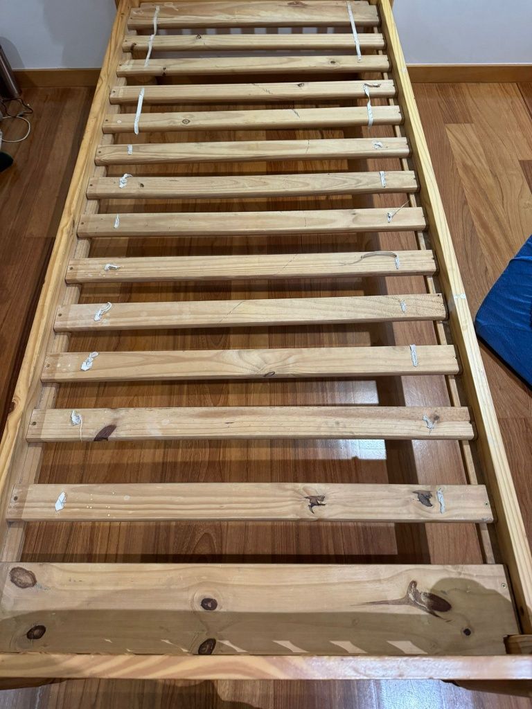 0: Cama individual pinho maciço (ótimo estado)